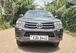 Toyota Hilux 2024 Gray