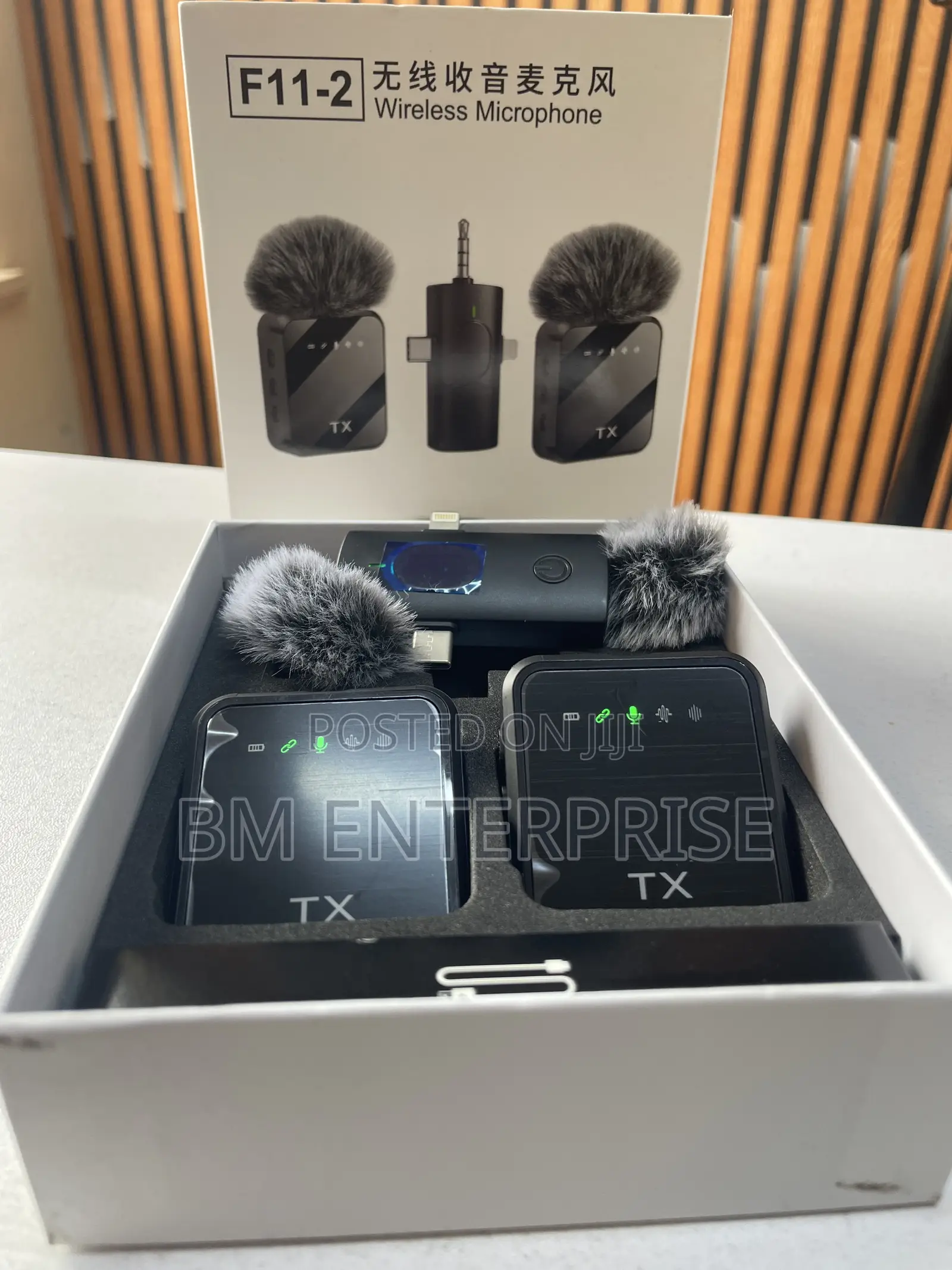 F11-2 Wireless Microphones Suitable for Content Creation