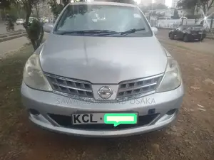 Nissan Tiida 2010 Silver