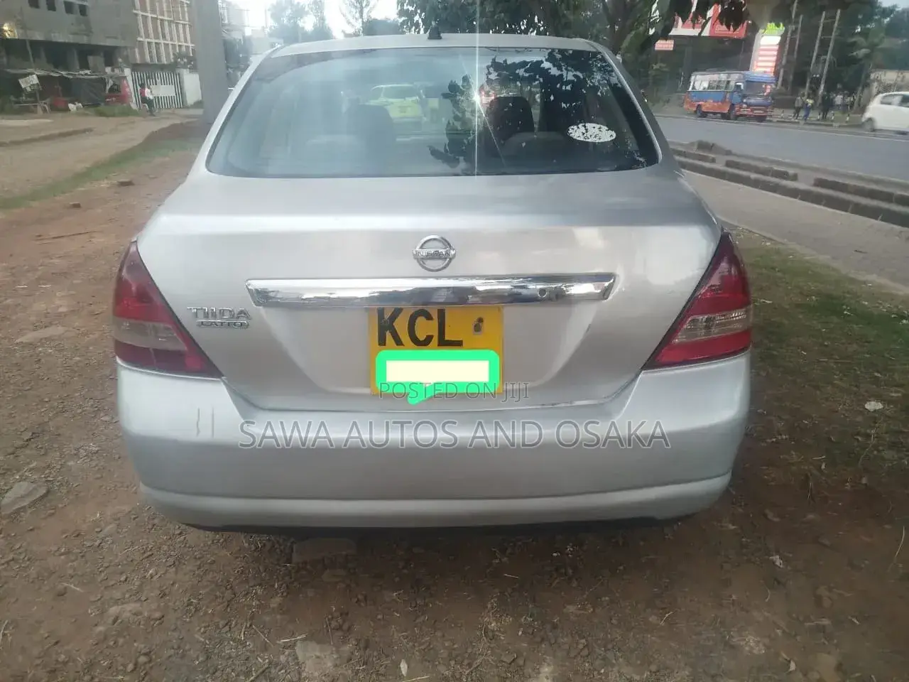 Nissan Tiida 2010 Silver