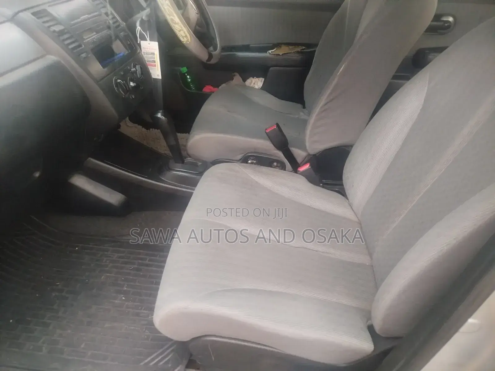 Nissan Tiida 2010 Silver