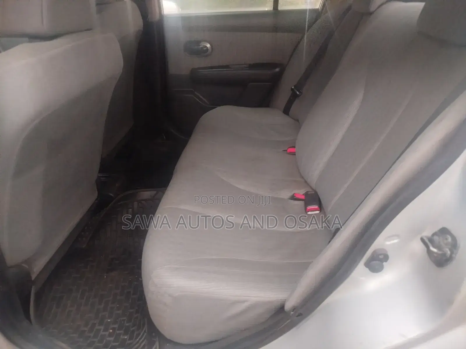 Nissan Tiida 2010 Silver