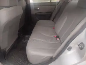 Nissan Tiida 2010 Silver