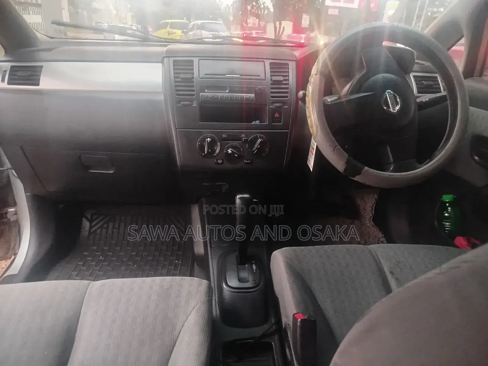 Nissan Tiida 2010 Silver