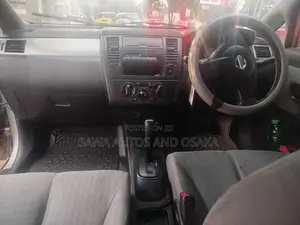 Nissan Tiida 2010 Silver