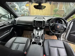 Porsche Cayenne 2014 White