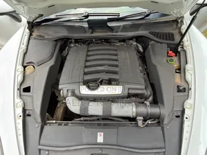 Porsche Cayenne 2014 White