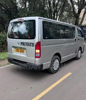 Toyota HiAce 2014 Silver