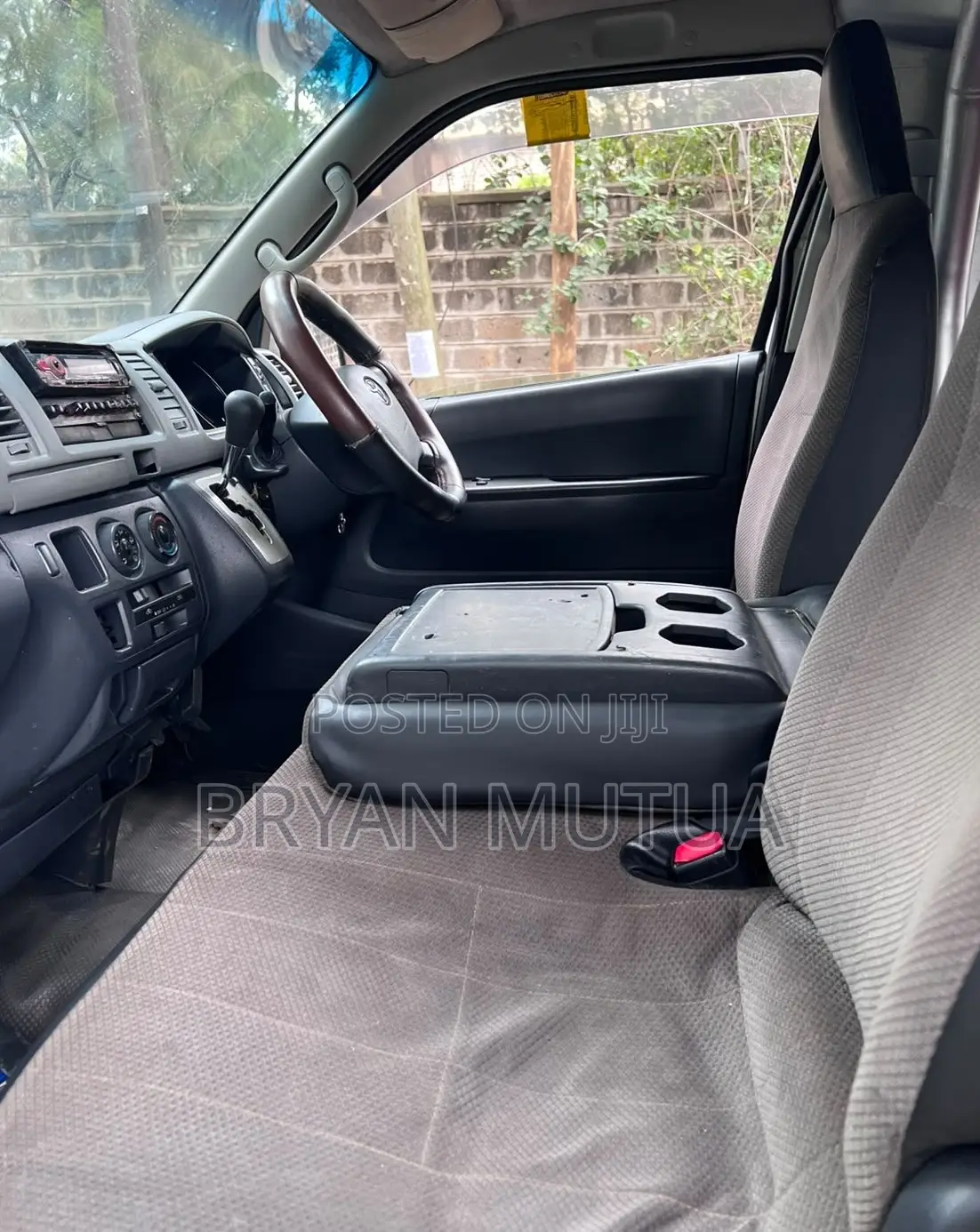 Toyota HiAce 2014 Silver