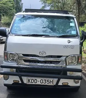 Toyota HiAce 2014 White