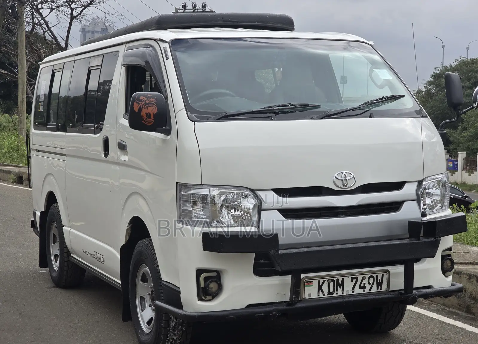 Toyota HiAce 2016 White
