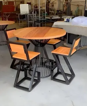 Modern Round Bar Stools With Flexed Chairs