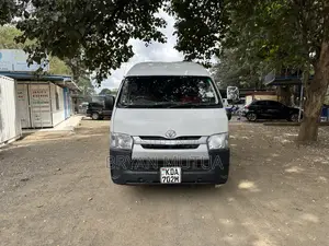 Toyota HiAce 2014 White
