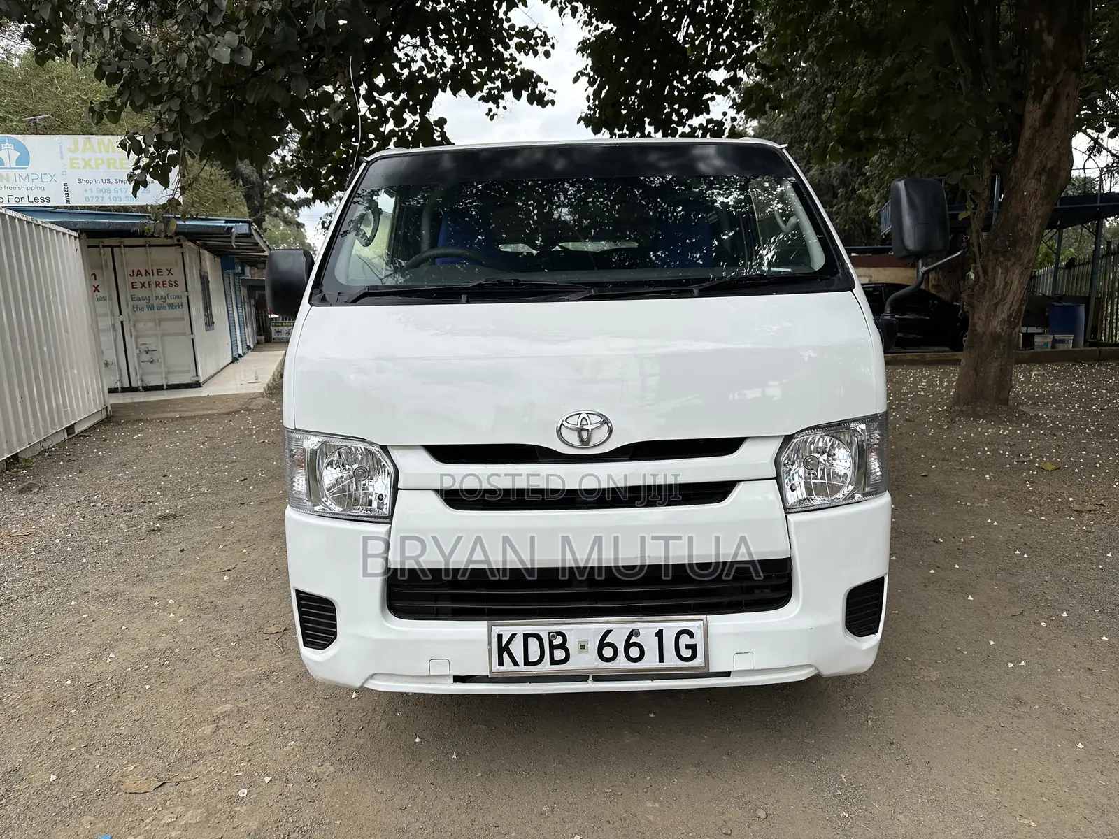 Toyota HiAce 2014 White