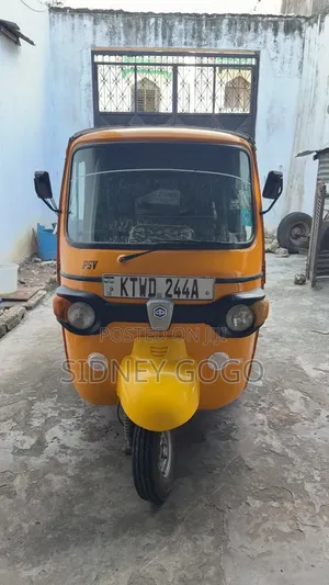 Piaggio Scooter 2024 Yellow