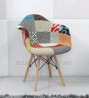 Relaxing Eames Chair 4 Legged