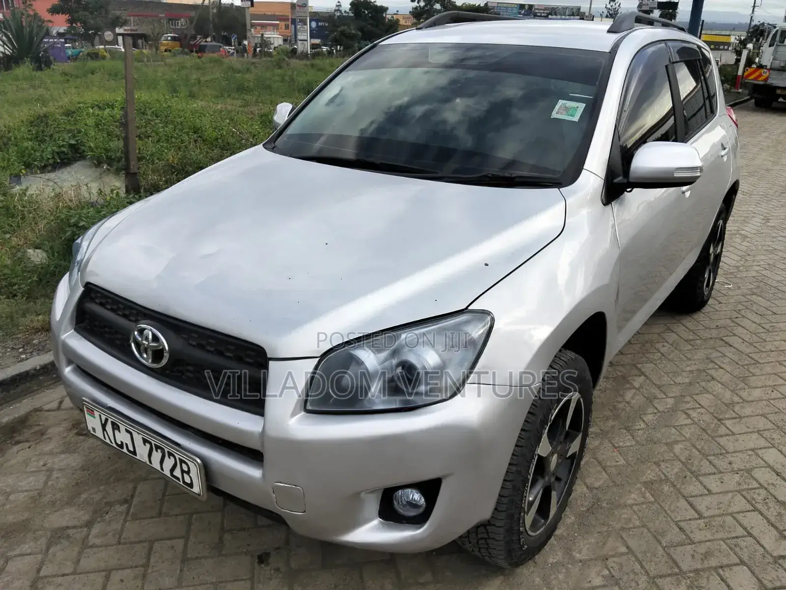 Toyota RAV4 2010 Silver