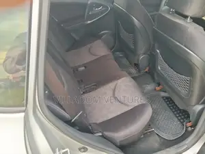 Toyota RAV4 2010 Silver