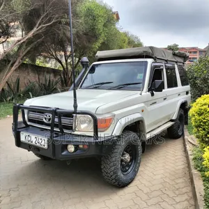 Toyota Land Cruiser 2011 White