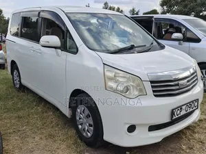 Toyota Noah 2011 Off white
