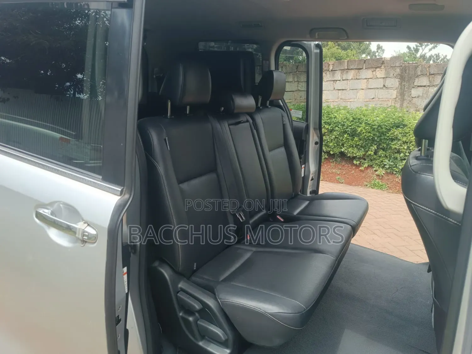 Toyota Esquire 2015 Silver