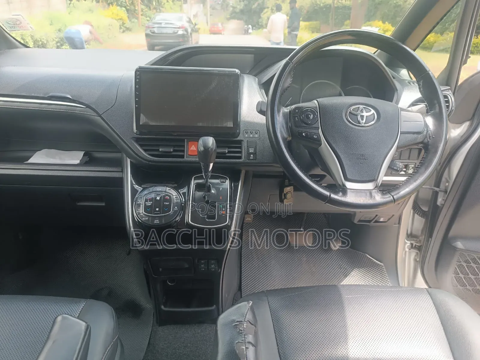 Toyota Esquire 2015 Silver