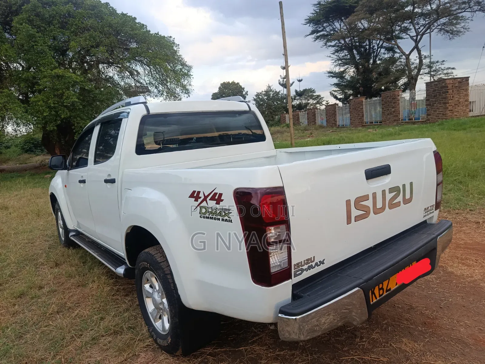 Isuzu D-MAX 2015 White