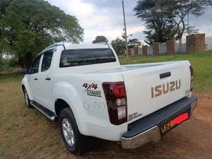 Isuzu D-MAX 2015 White