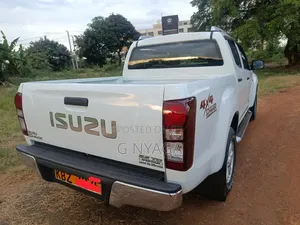 Isuzu D-MAX 2015 White