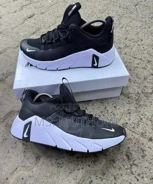 Black Mesh Upper and a Distinct White Midsole Mets Size 36-41