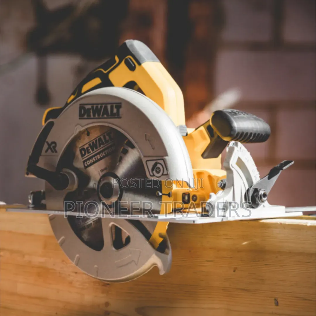 Dewalt Circular Saw Machine
