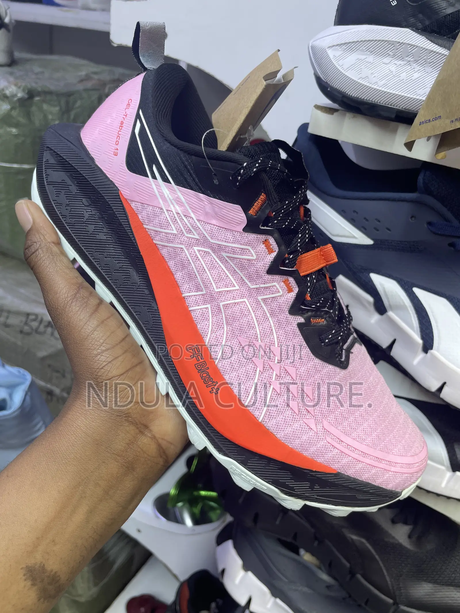 Asics Trabuco Max 4