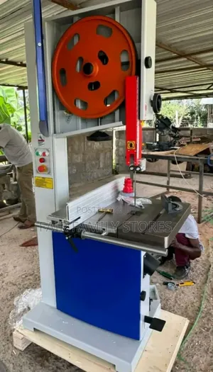 Industrial Bandsaw Machine