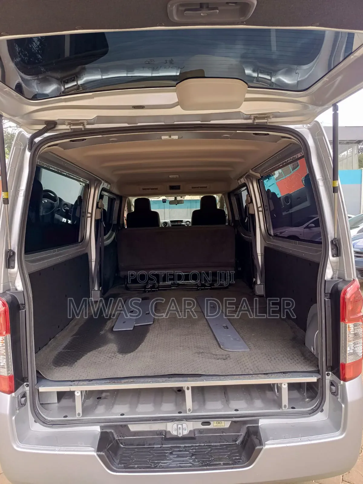Nissan Caravan (Urvan) 2019 Silver