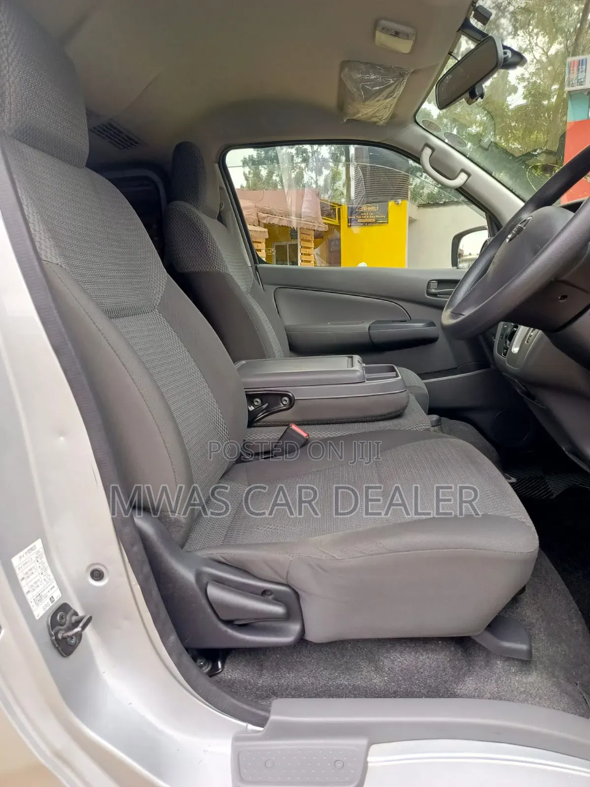 Nissan Caravan (Urvan) 2019 Silver