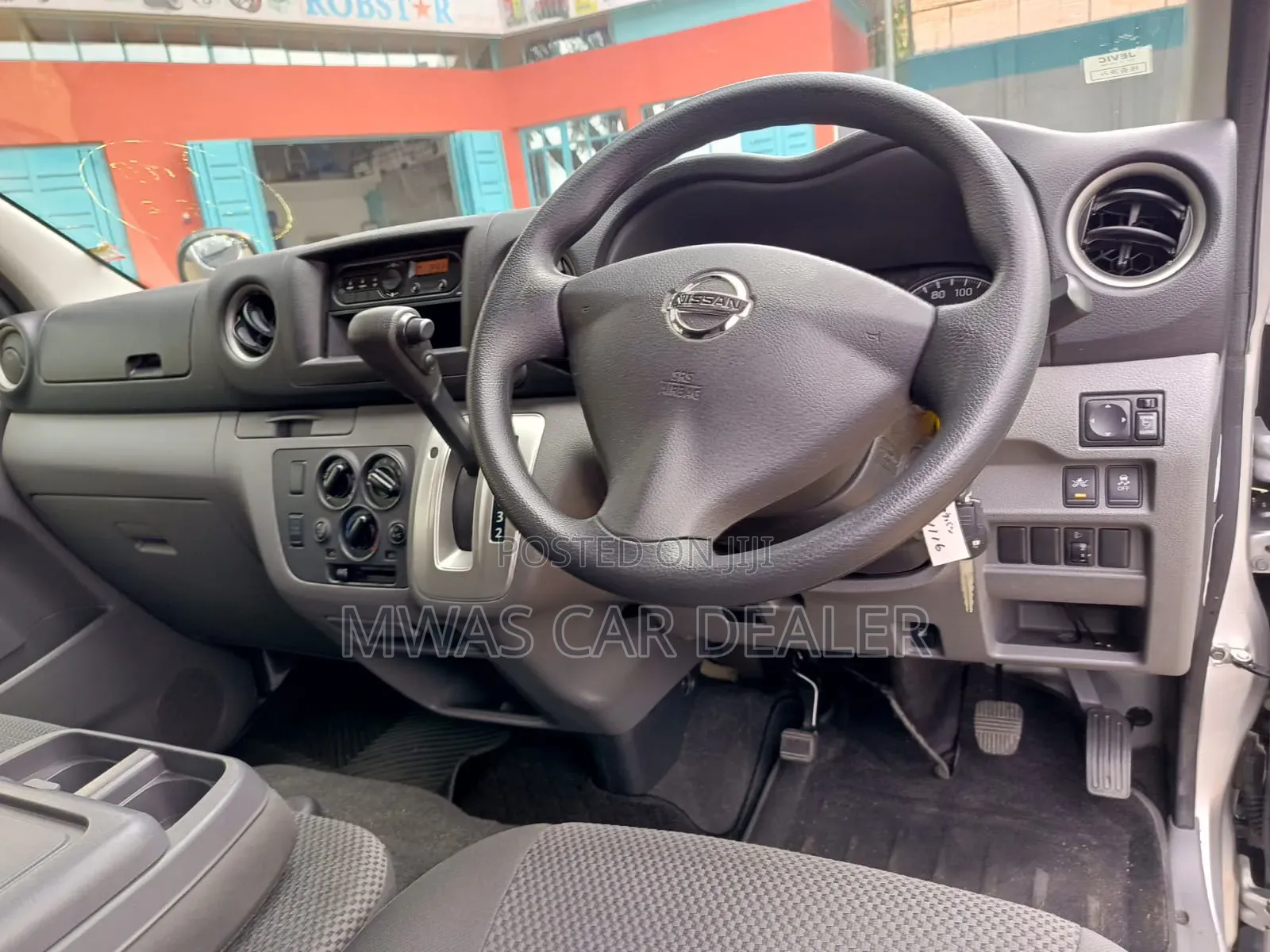 Nissan Caravan (Urvan) 2019 Silver