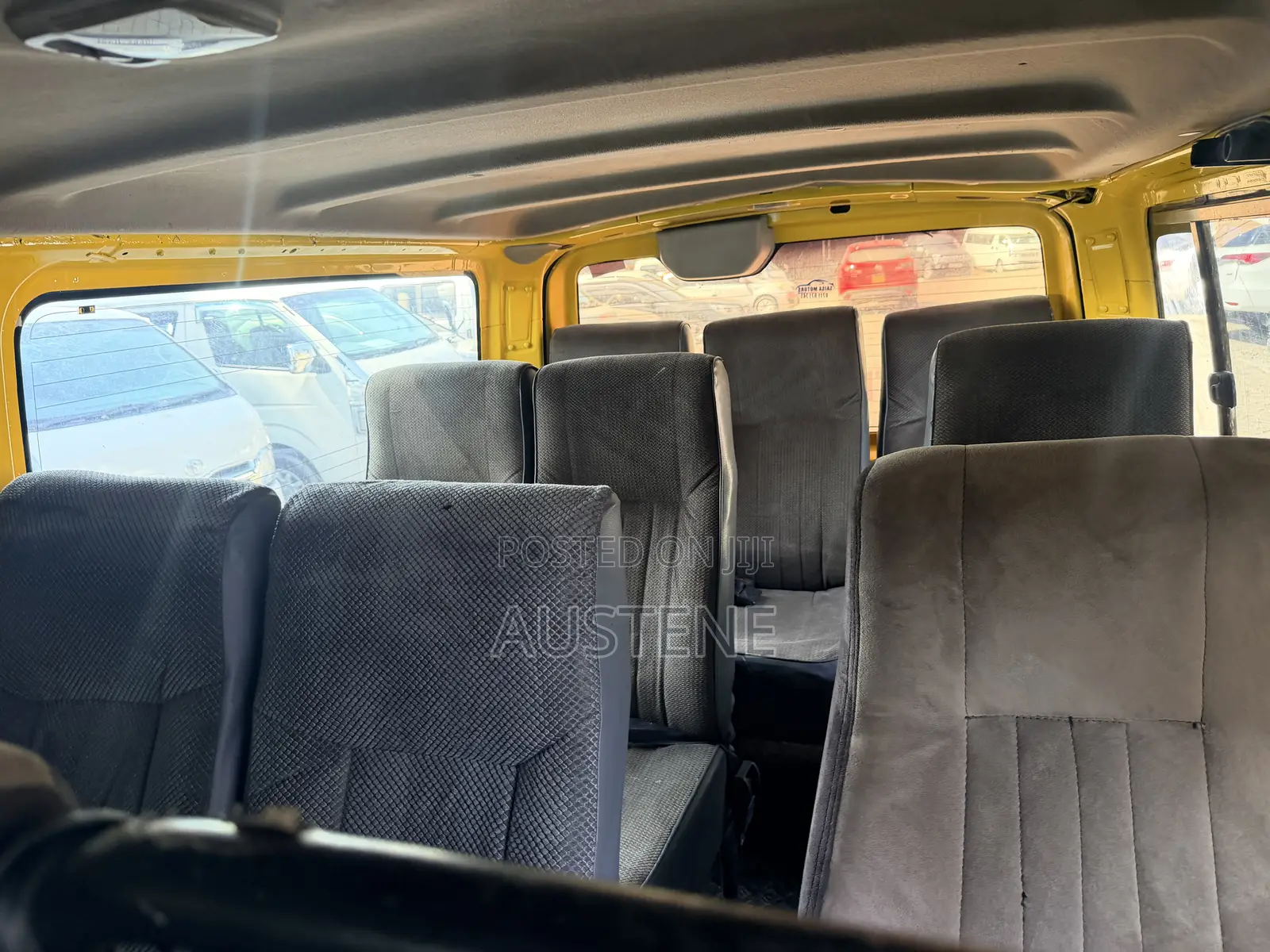 Nissan Caravan (Urvan) 2013 Yellow