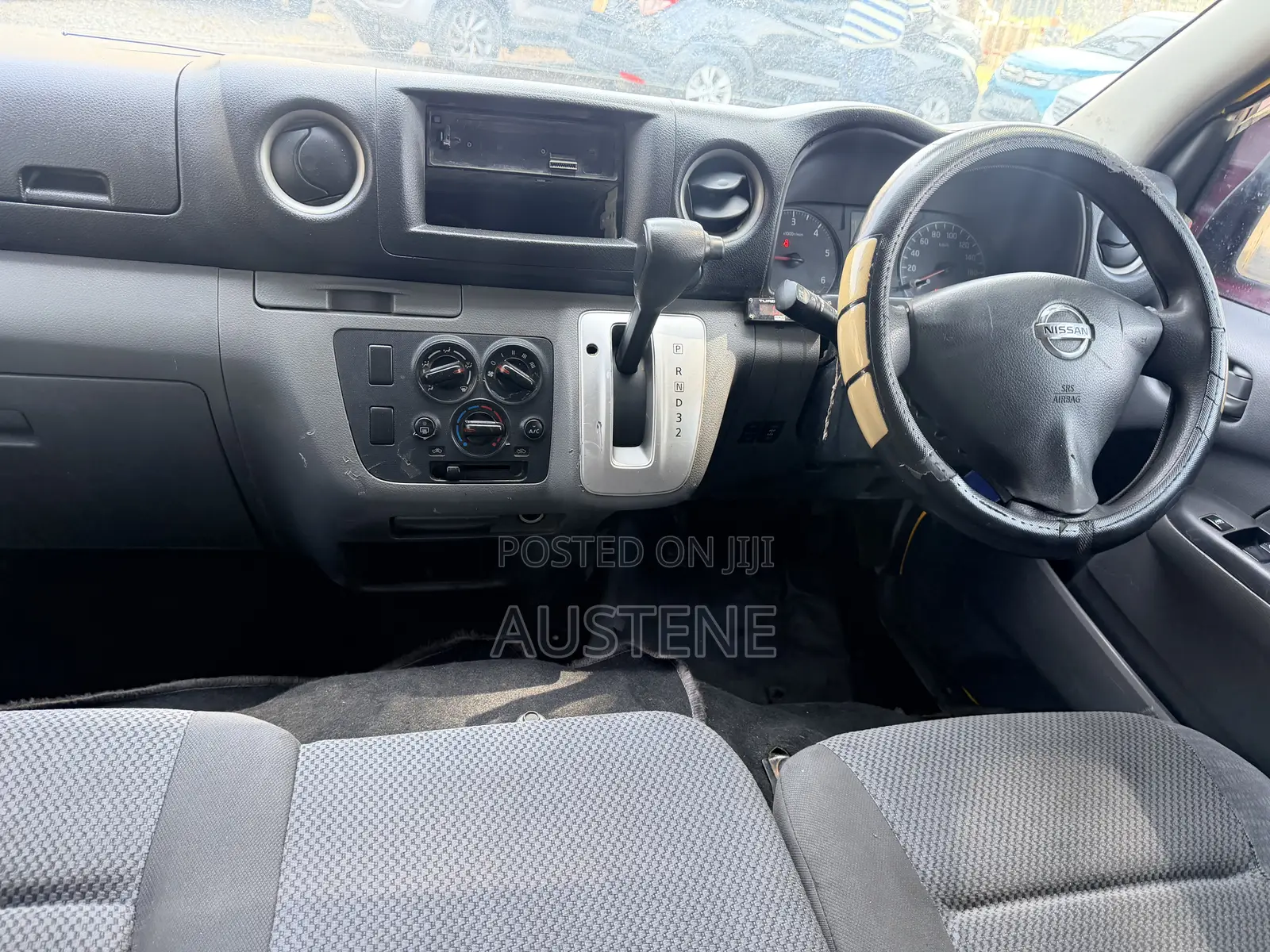 Nissan Caravan (Urvan) 2013 Yellow