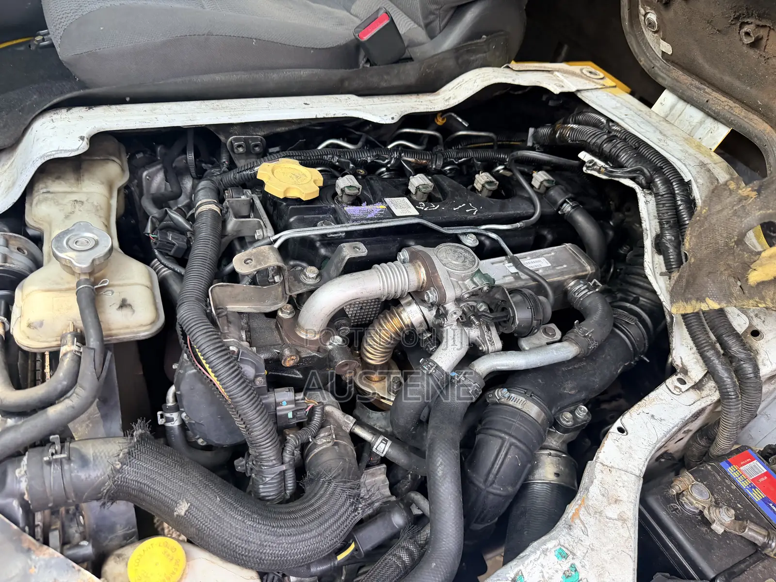 Nissan Caravan (Urvan) 2013 Yellow