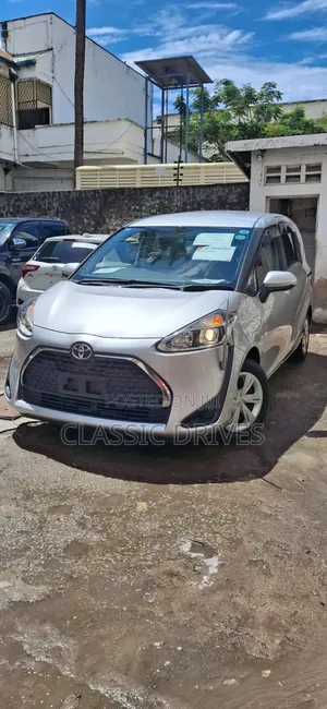 Toyota Sienta 2019 Silver