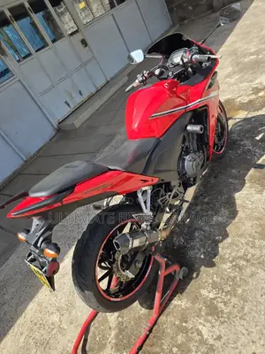 Honda CBR 2012 Red