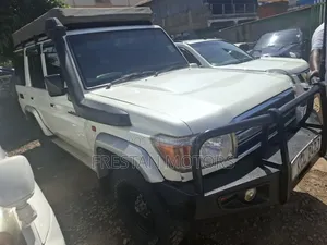 Toyota Land Cruiser 2012 White