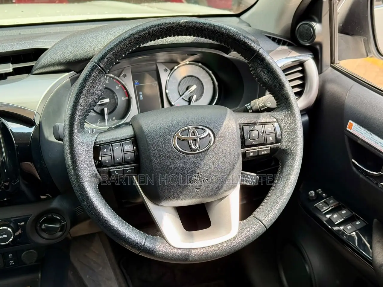 Toyota Hilux 2020 White