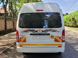 Toyota HiAce 2021 White