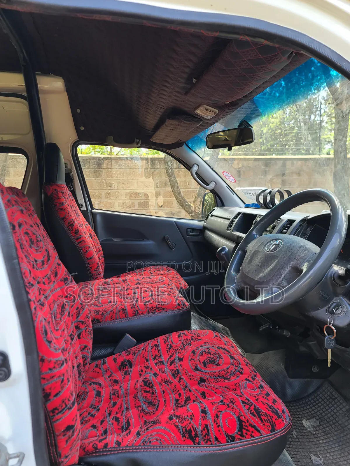 Toyota HiAce 2021 White