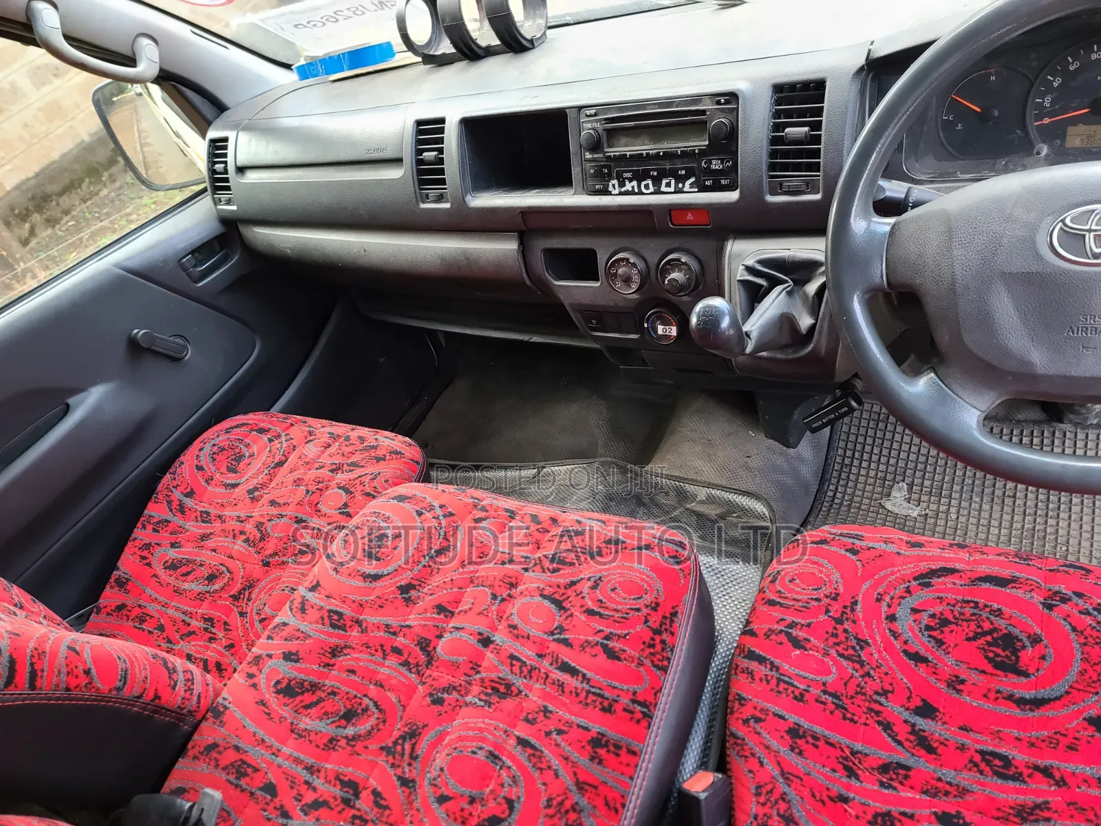 Toyota HiAce 2021 White
