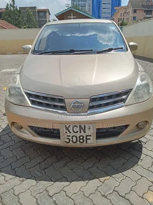Nissan Tiida 2010 Gold