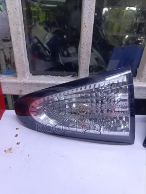Boot Light Sienta New Model Clear