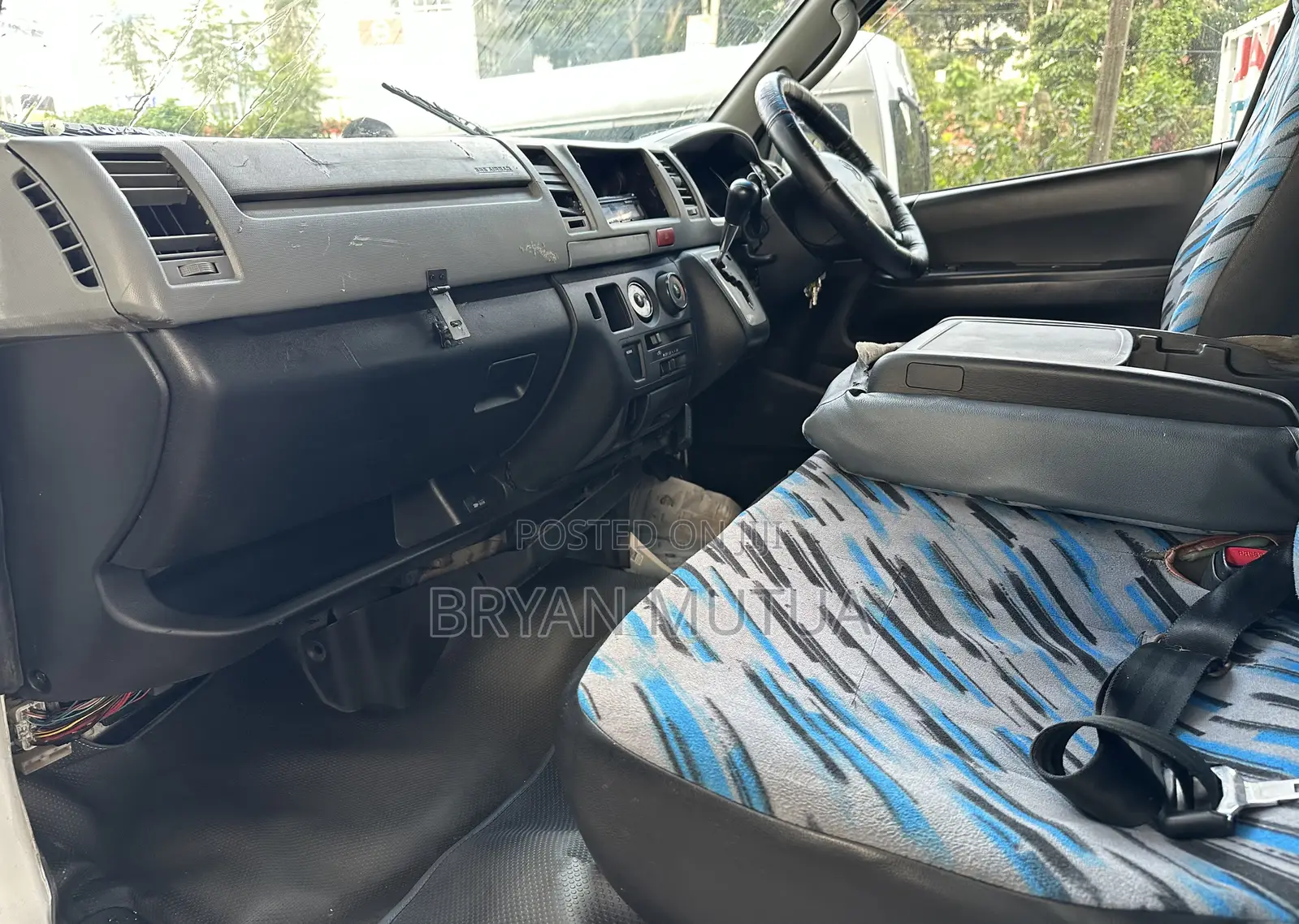 Toyota HiAce 2012 White
