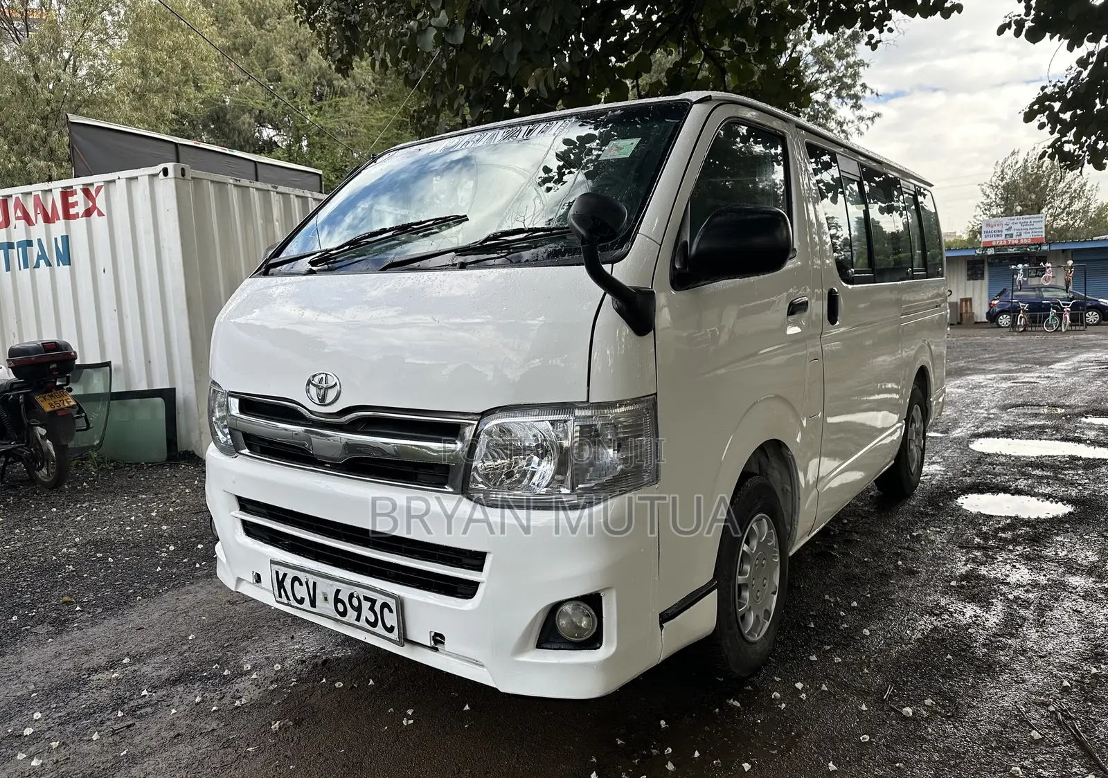 Toyota HiAce 2012 White